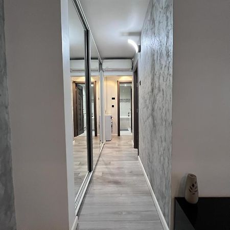 Elegant & Silver Luxury Apartament Крайова Экстерьер фото