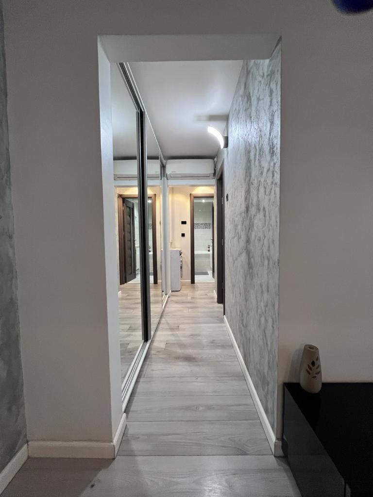 Elegant & Silver Luxury Apartament Крайова Экстерьер фото